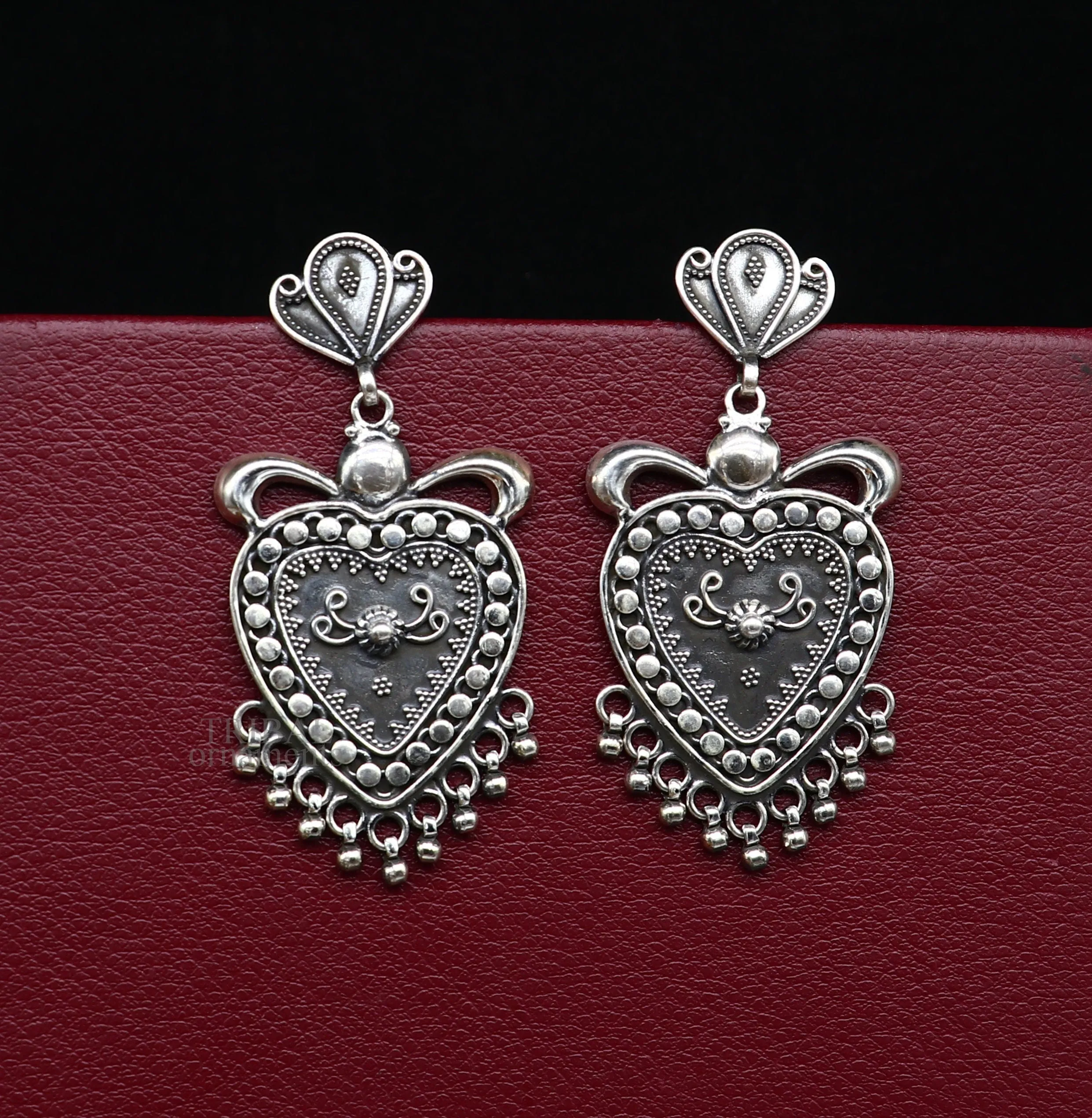 925 sterling silver heart shape style handmade Classical design fabulous Stud earrings exclusive jewelry from Rajasthan India  ear1080