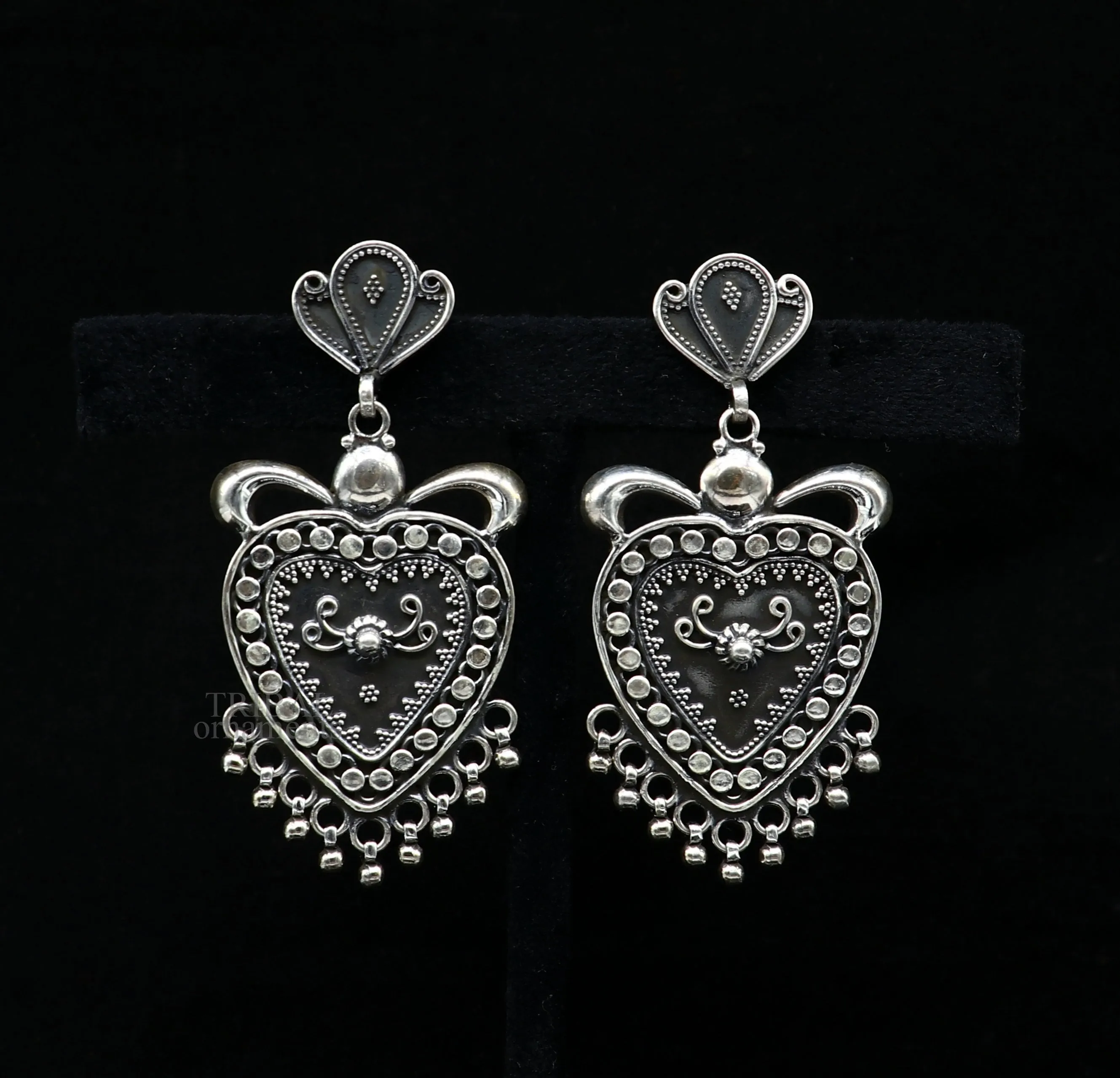 925 sterling silver heart shape style handmade Classical design fabulous Stud earrings exclusive jewelry from Rajasthan India  ear1080