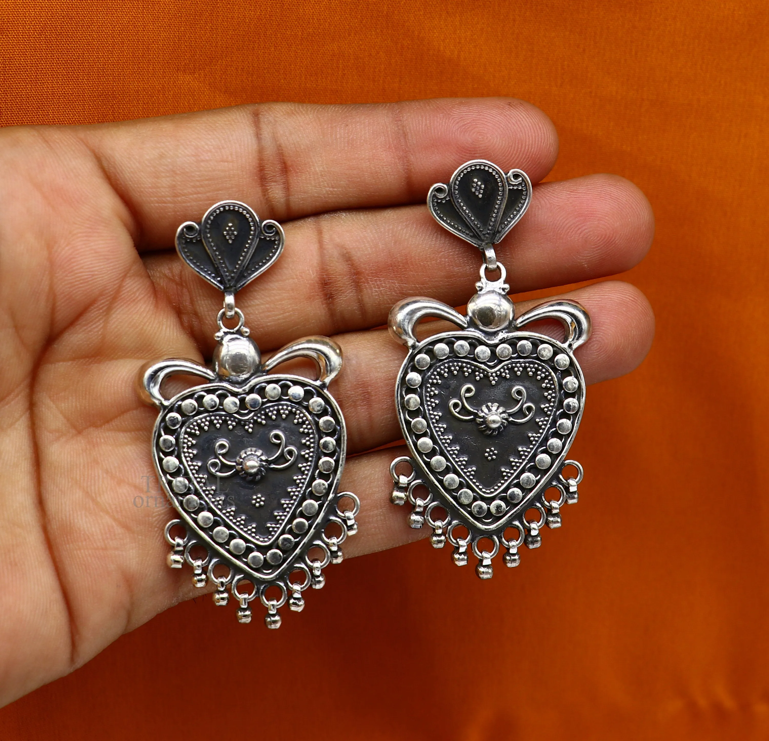 925 sterling silver heart shape style handmade Classical design fabulous Stud earrings exclusive jewelry from Rajasthan India  ear1080