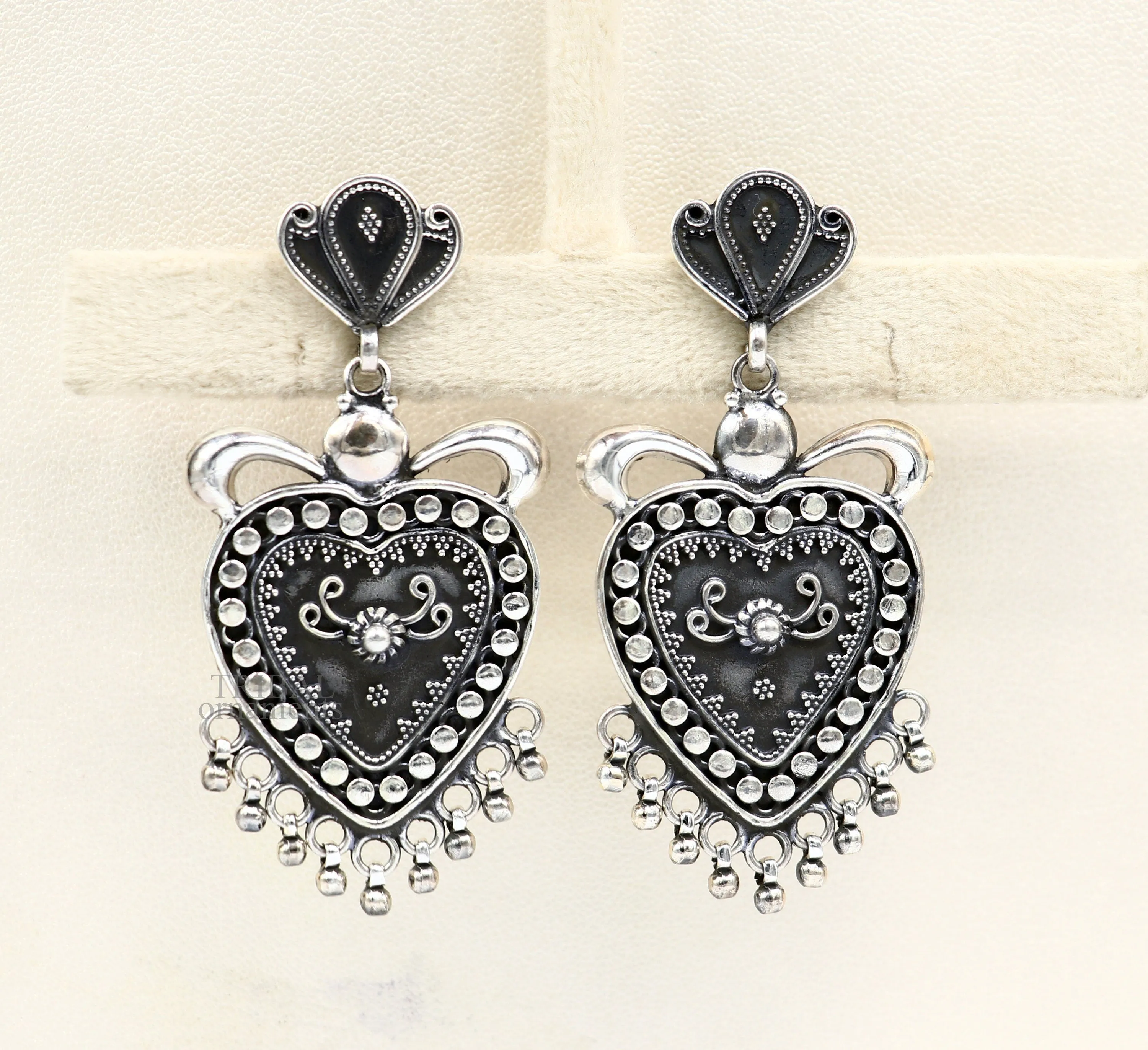 925 sterling silver heart shape style handmade Classical design fabulous Stud earrings exclusive jewelry from Rajasthan India  ear1080