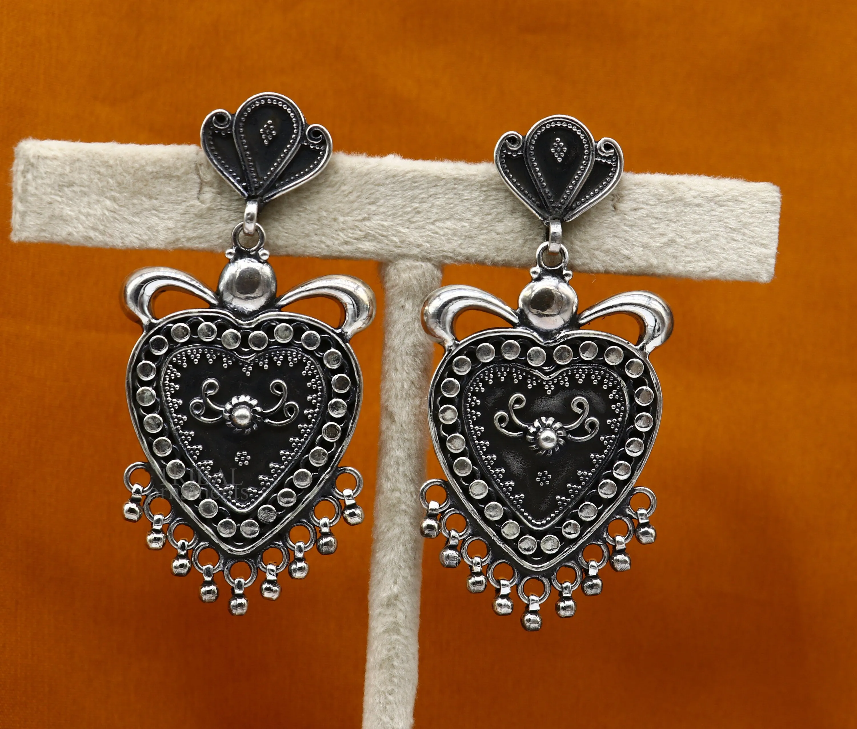 925 sterling silver heart shape style handmade Classical design fabulous Stud earrings exclusive jewelry from Rajasthan India  ear1080