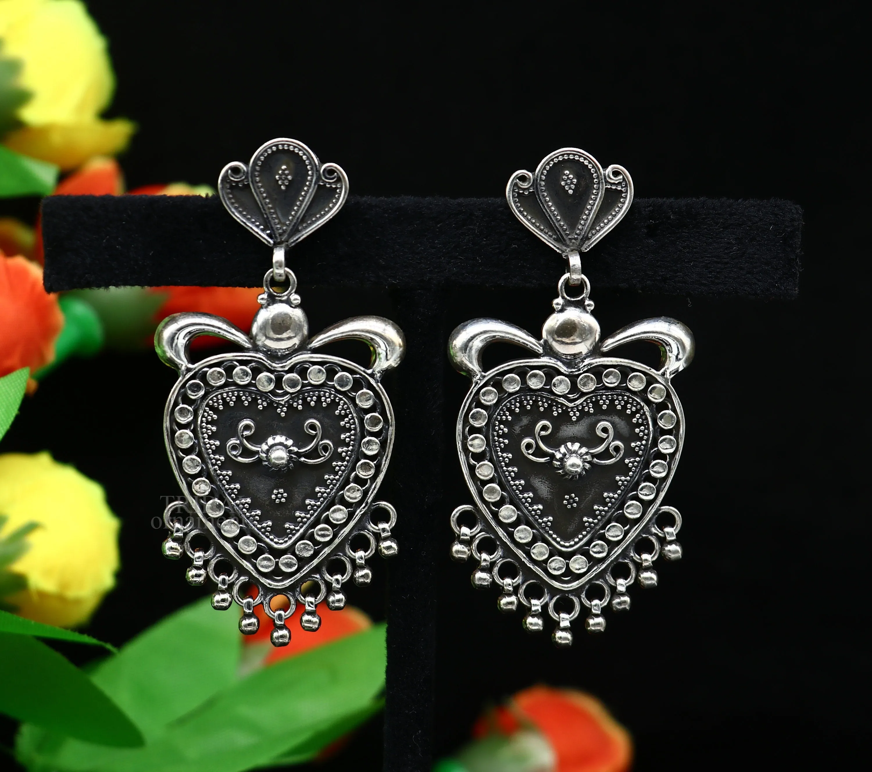 925 sterling silver heart shape style handmade Classical design fabulous Stud earrings exclusive jewelry from Rajasthan India  ear1080