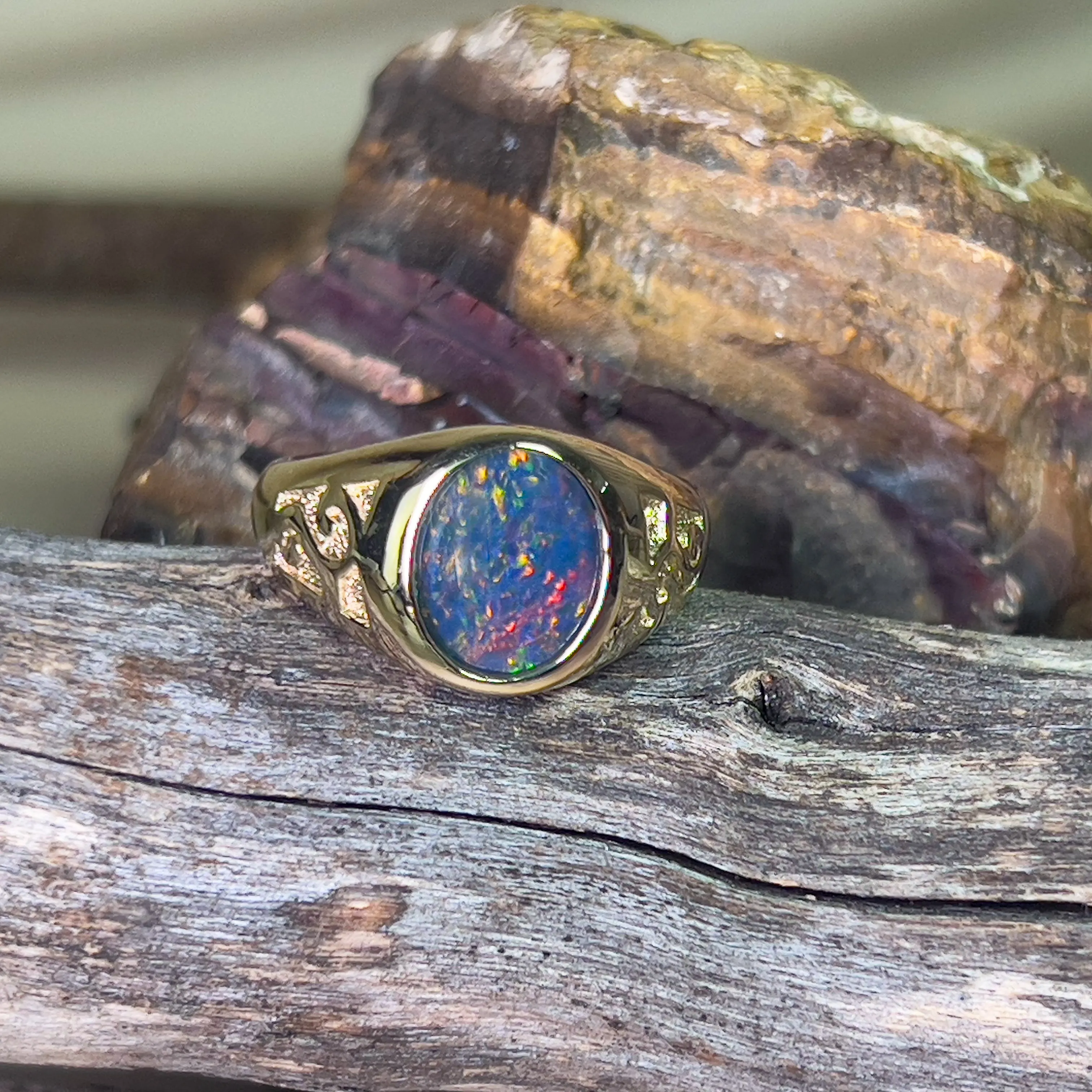 9kt Yellow Gold 12x10mm Opal triplet signet patterned ring