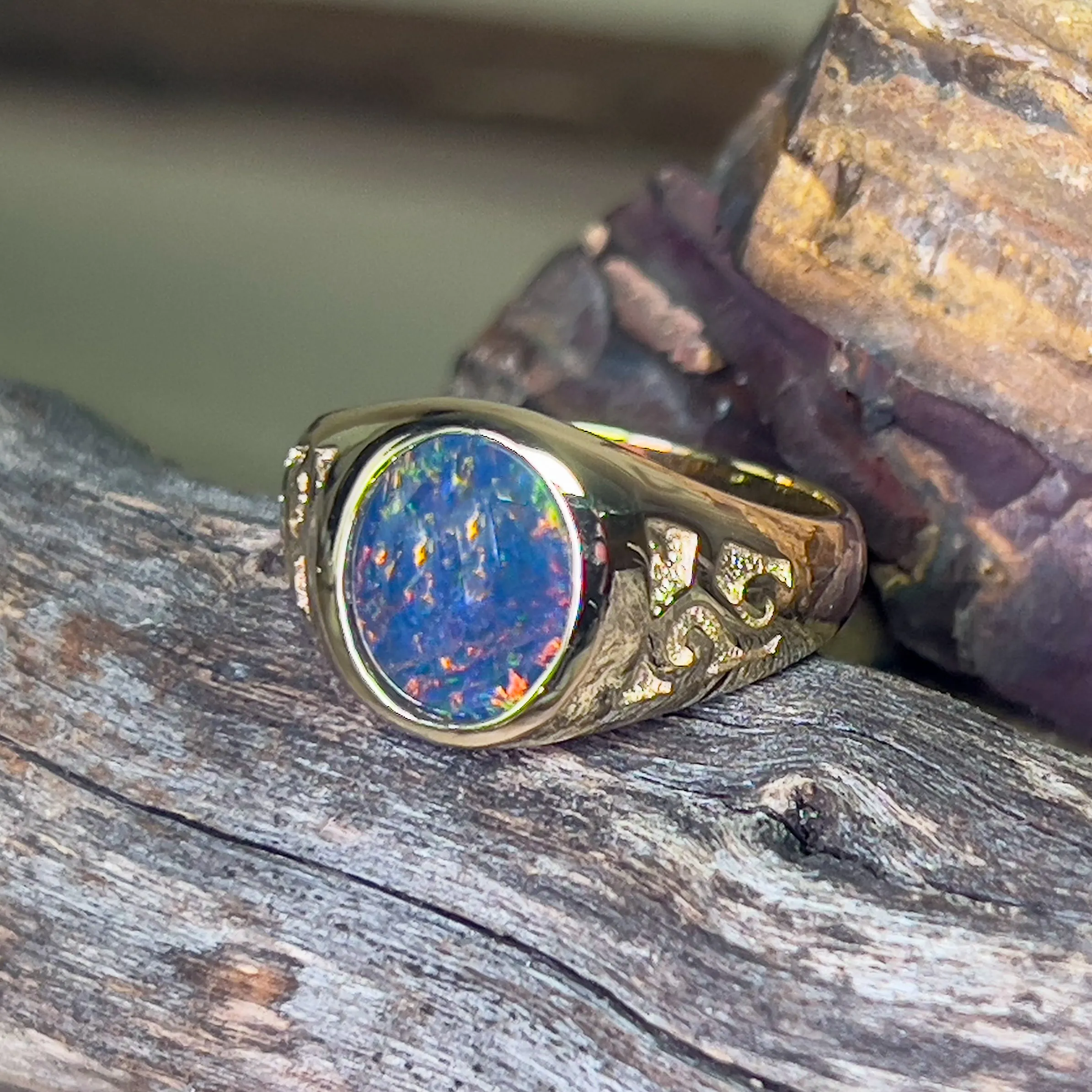 9kt Yellow Gold 12x10mm Opal triplet signet patterned ring