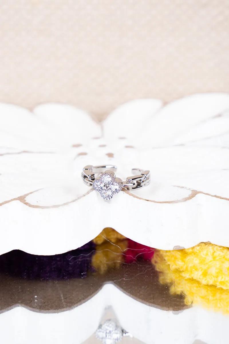 Clover Silvertone Chain Ring