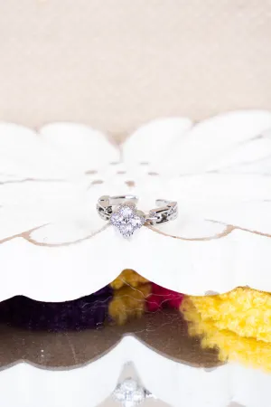 Clover Silvertone Chain Ring