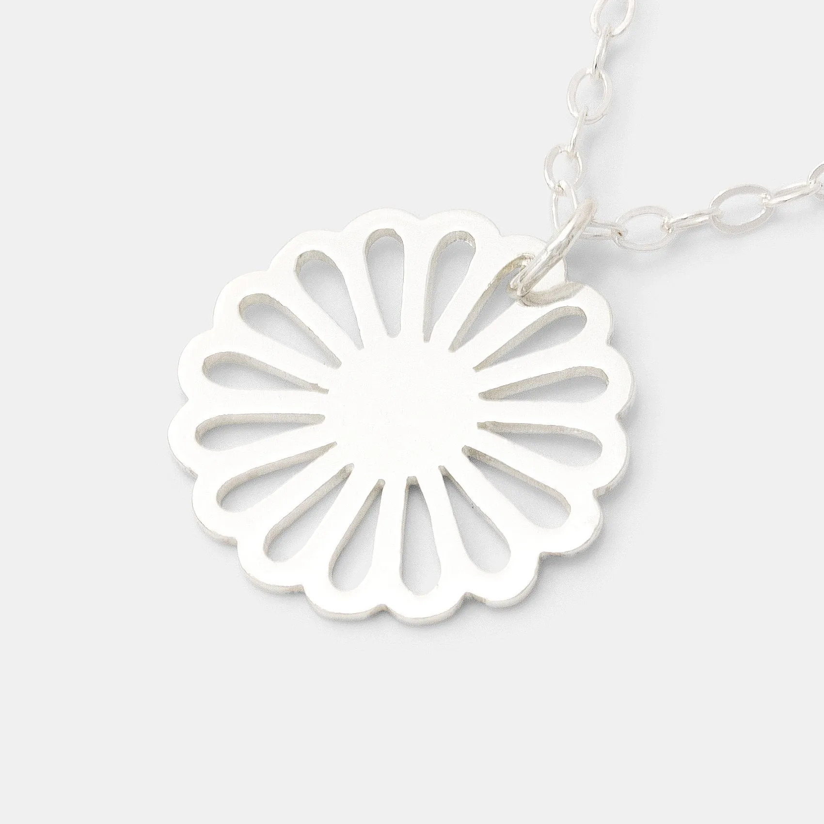 Daisy Flower Silver Pendant Necklace