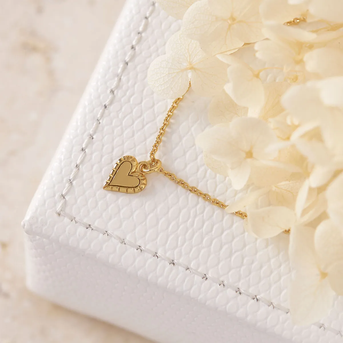 Delicate Heart Necklace Gold