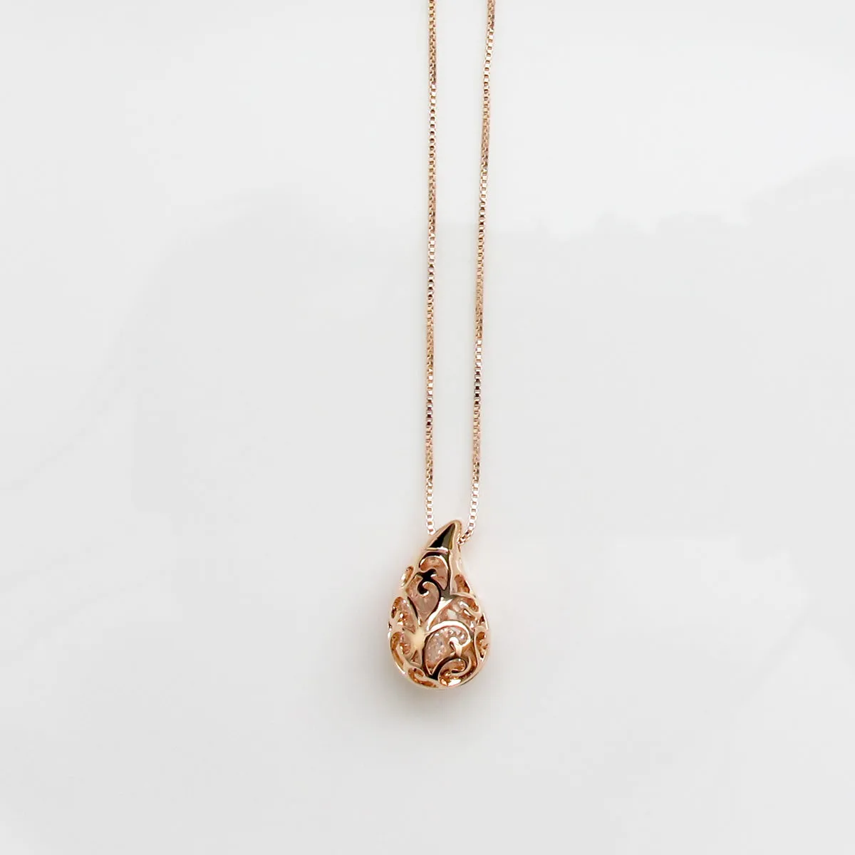 Exquisite drop necklace
