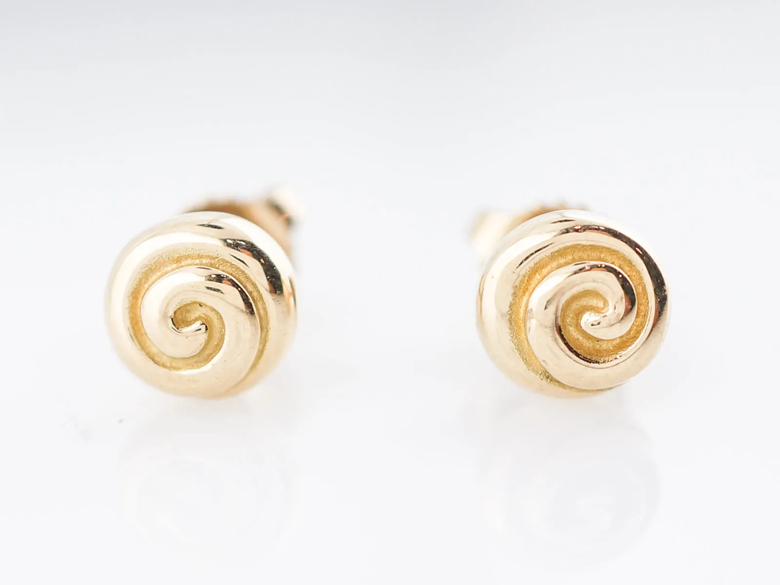 Modern Tiffany & Company Earrings in 18k Yellow Gold