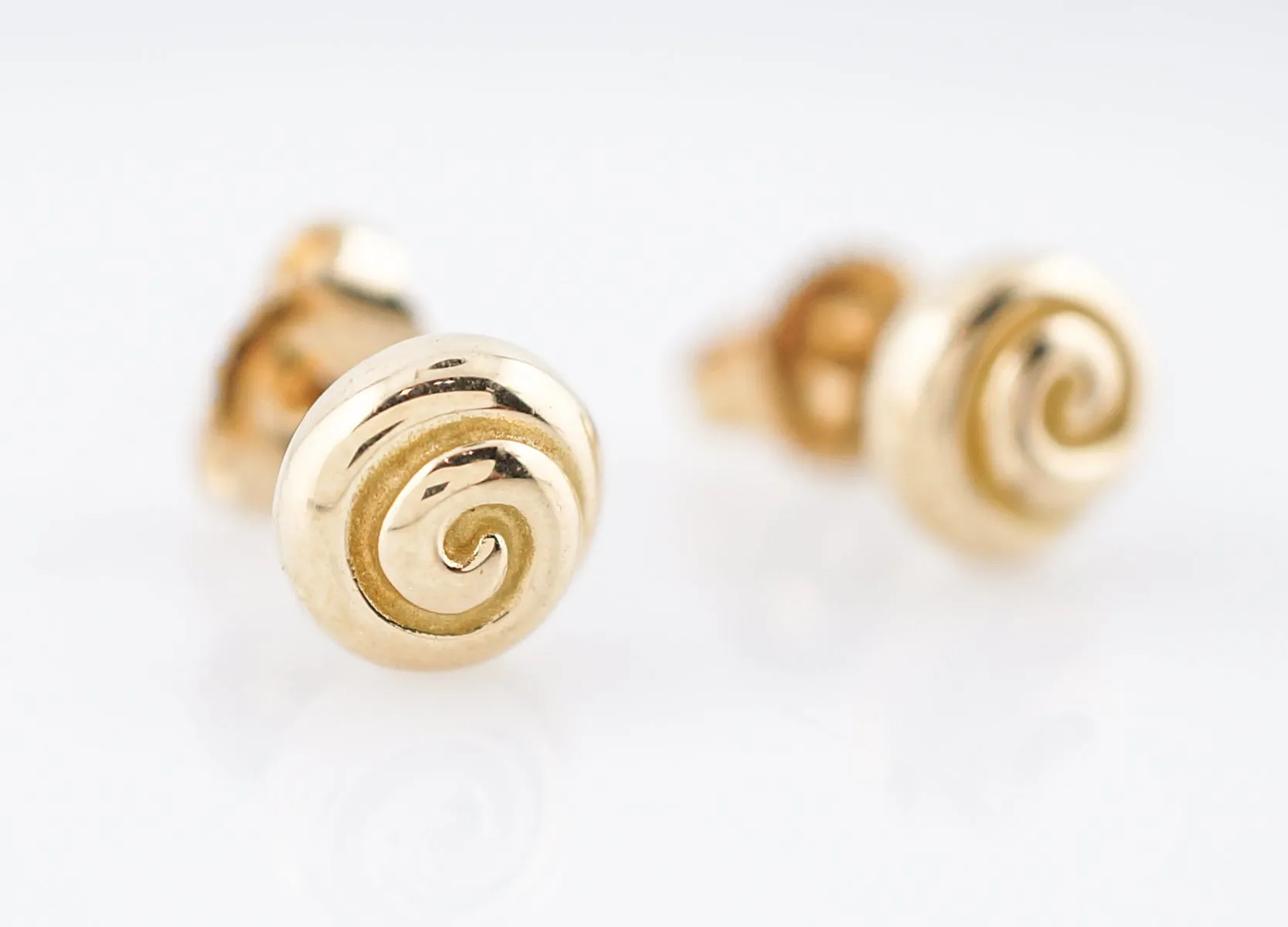 Modern Tiffany & Company Earrings in 18k Yellow Gold