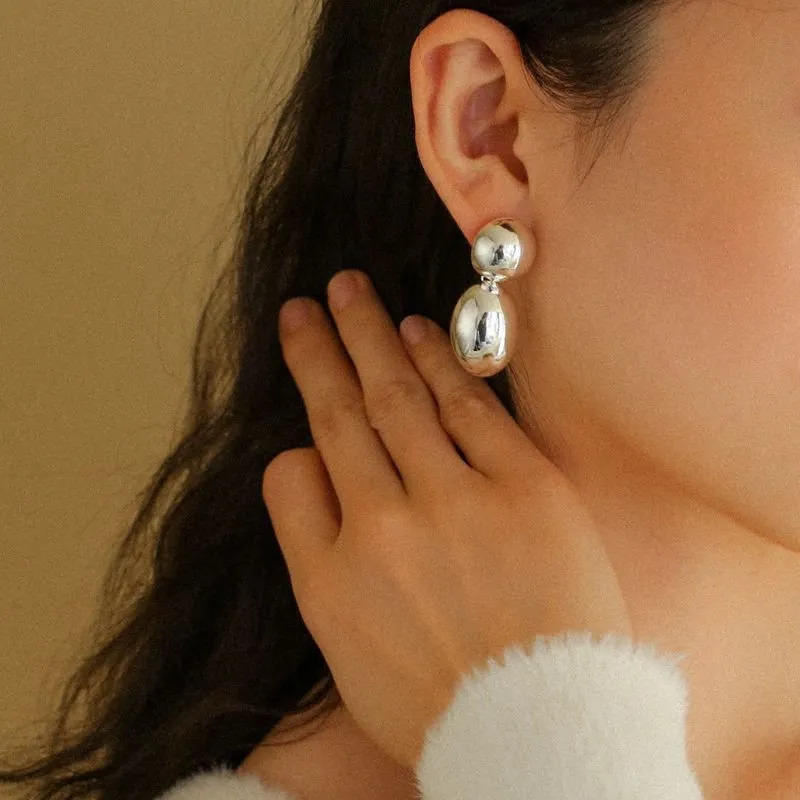 Modern Vista Metal Oval Earrings