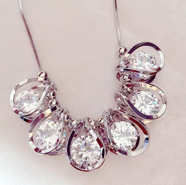 New Arrival Women Pendant Necklaces Luxury Bright Crystal Short Chain Korean Dress Accessories Clavicle Jewelry