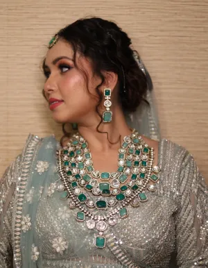 Parineeti Polki Kundan Bridal Set with Earrings and Mangtikka