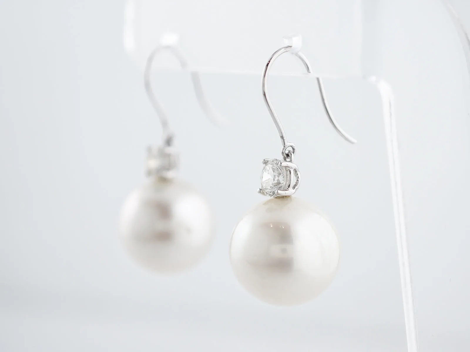 Pearl Earrings Modern 1.18 Round Brilliant Cut Diamond in Platinum