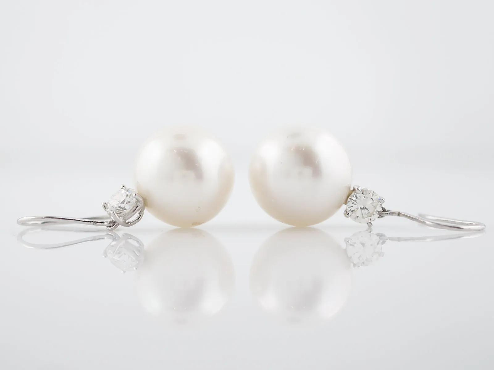 Pearl Earrings Modern 1.18 Round Brilliant Cut Diamond in Platinum