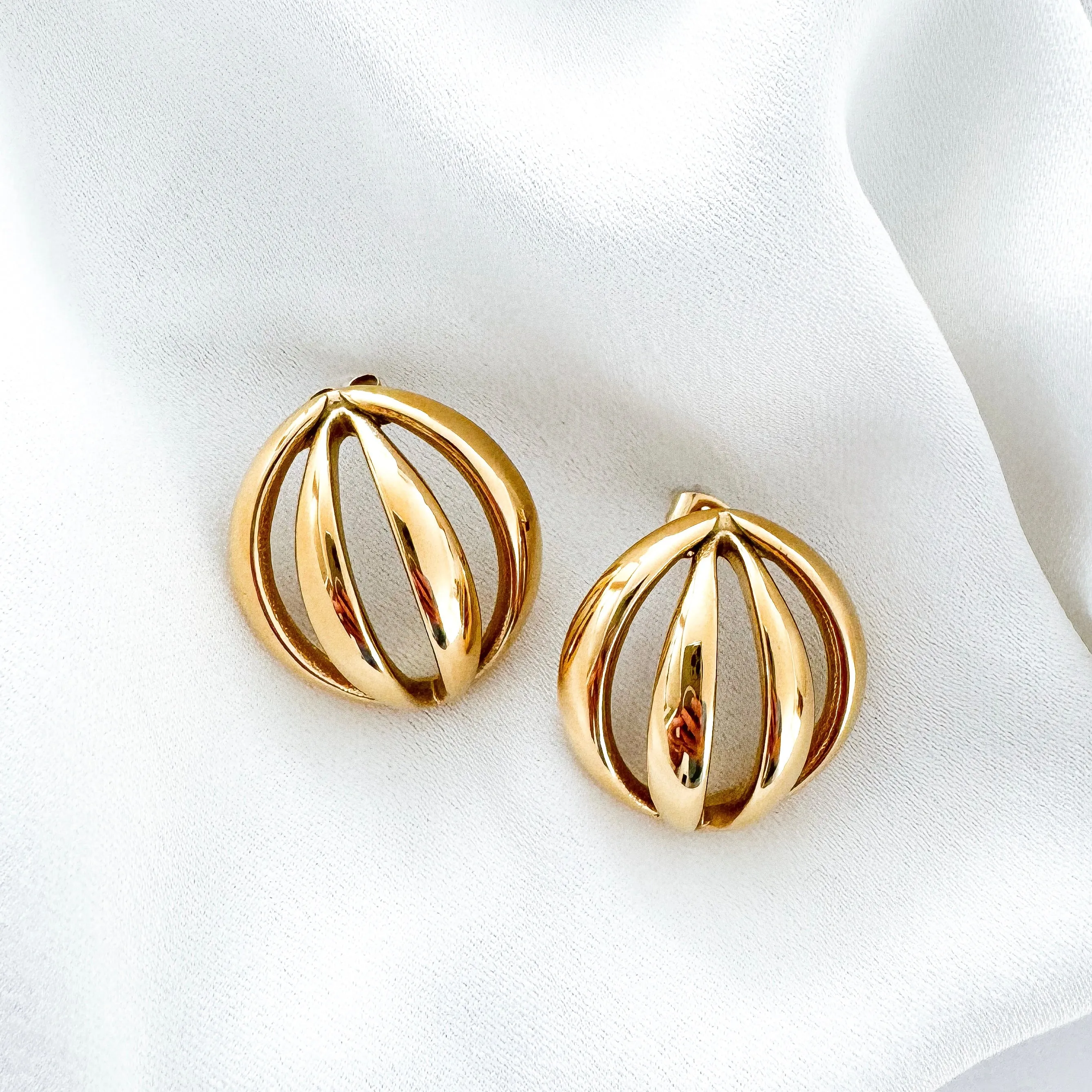 Round Cut Out Hollow Gold Earrings