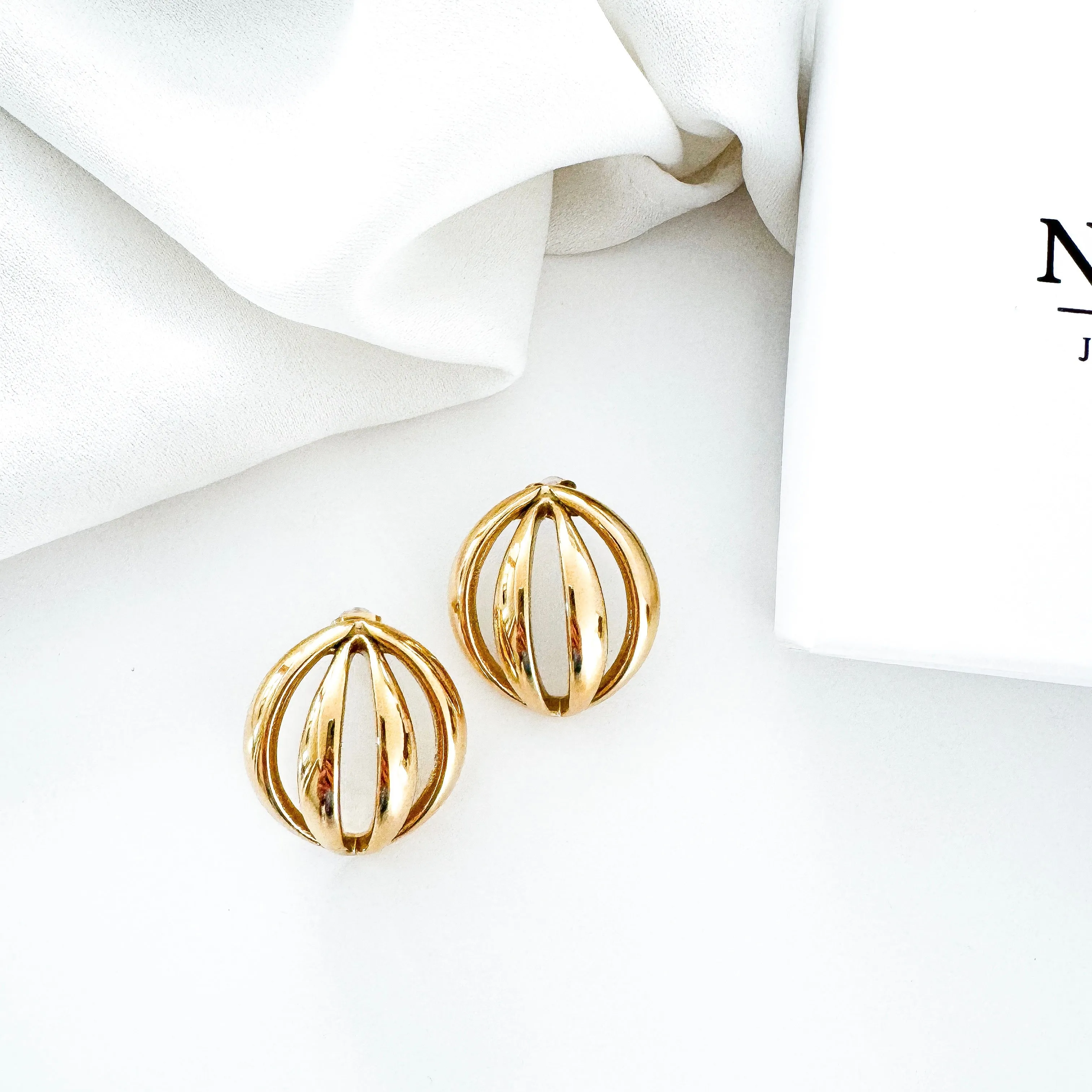 Round Cut Out Hollow Gold Earrings
