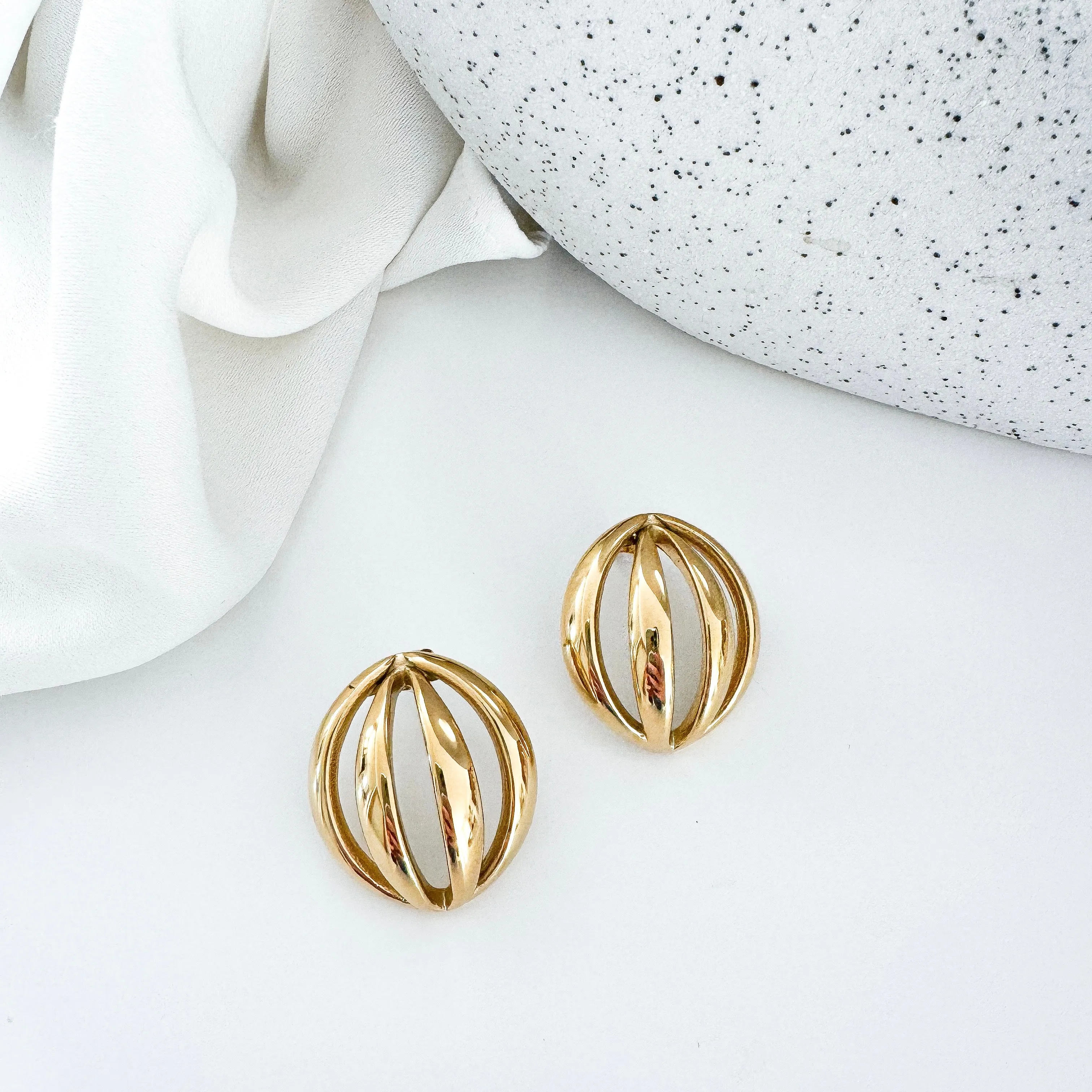 Round Cut Out Hollow Gold Earrings