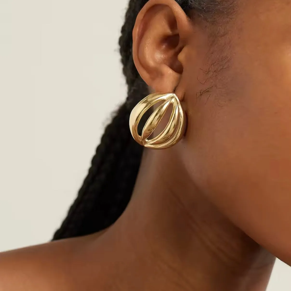 Round Cut Out Hollow Gold Earrings