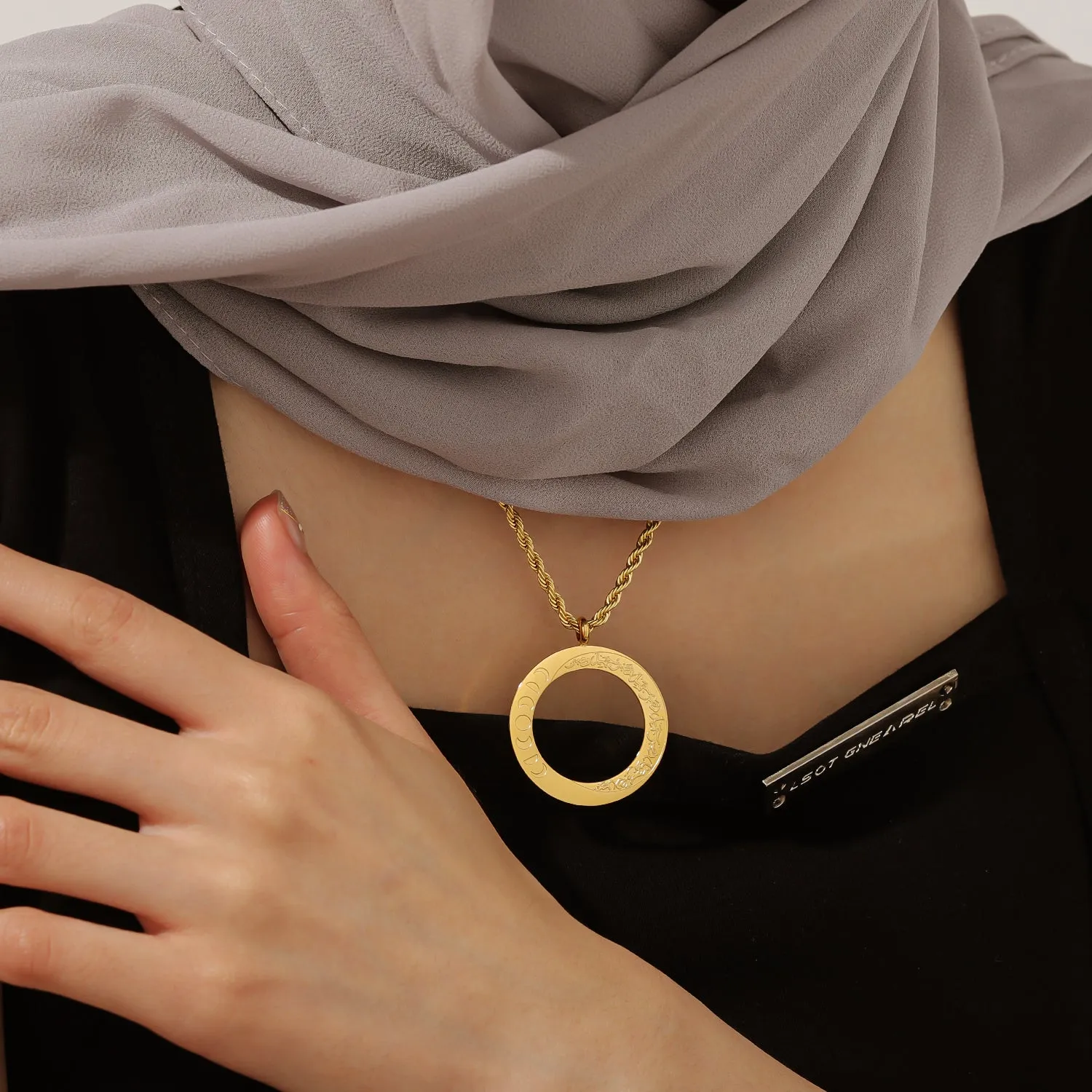 Round Islamic Calligraphy Pendants SN2882